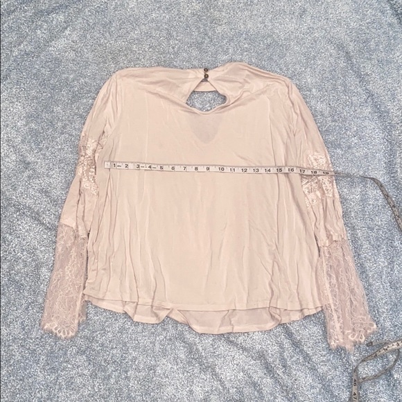 Blush top with lace sleeves - Picture 2 of 2